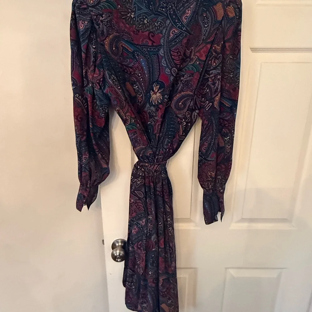 VINTAGE LIZ CLAIBORNE PAISLEY SILK DRESS
GORGEOUS CONDITION LIKE NEW 😍 - Picture 2 of 7